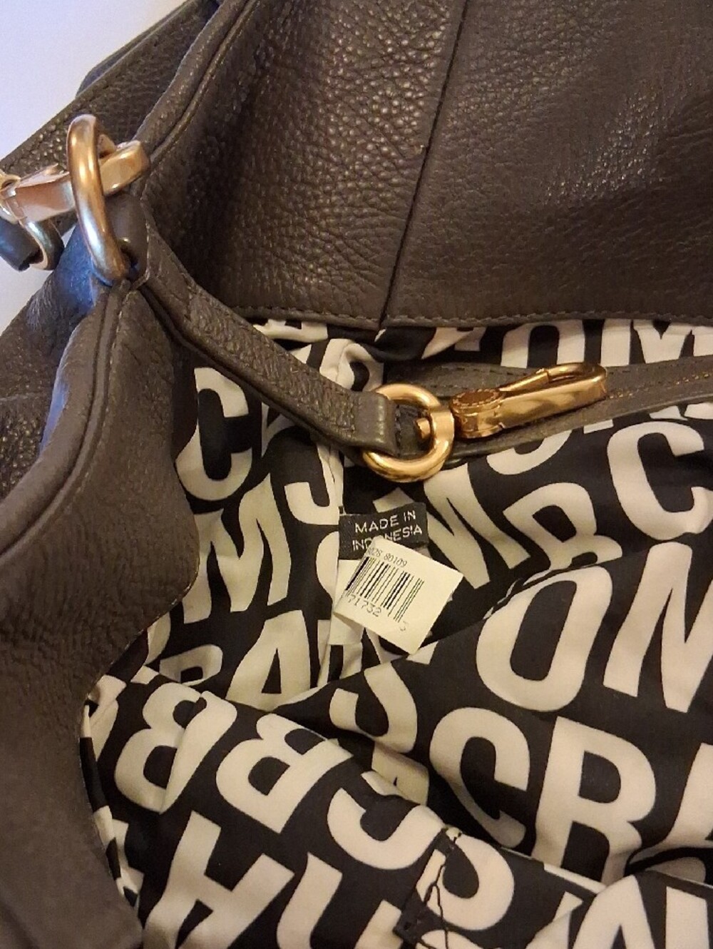 Vintage Large Marc Jacobs Grey Leather Shoulder Tote with Gold Plaque Key Chain - Picture 5 of 5